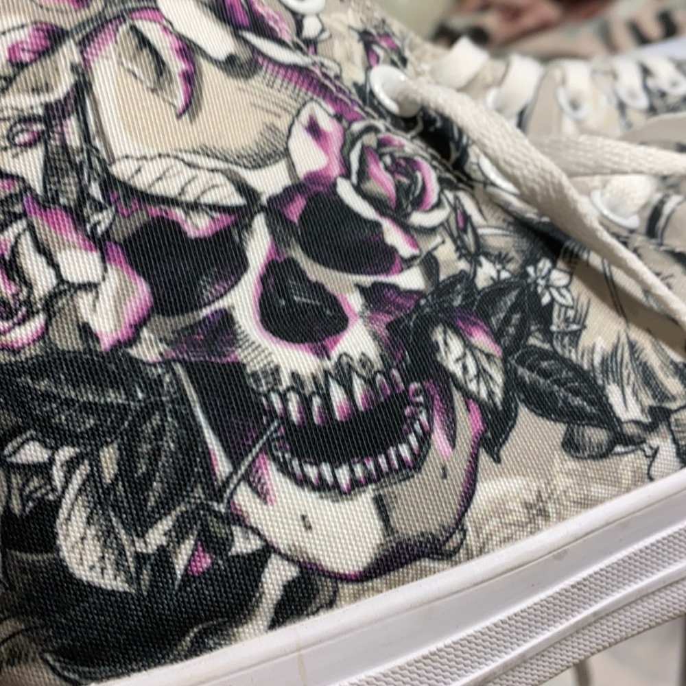 RAAD kicks with the skull